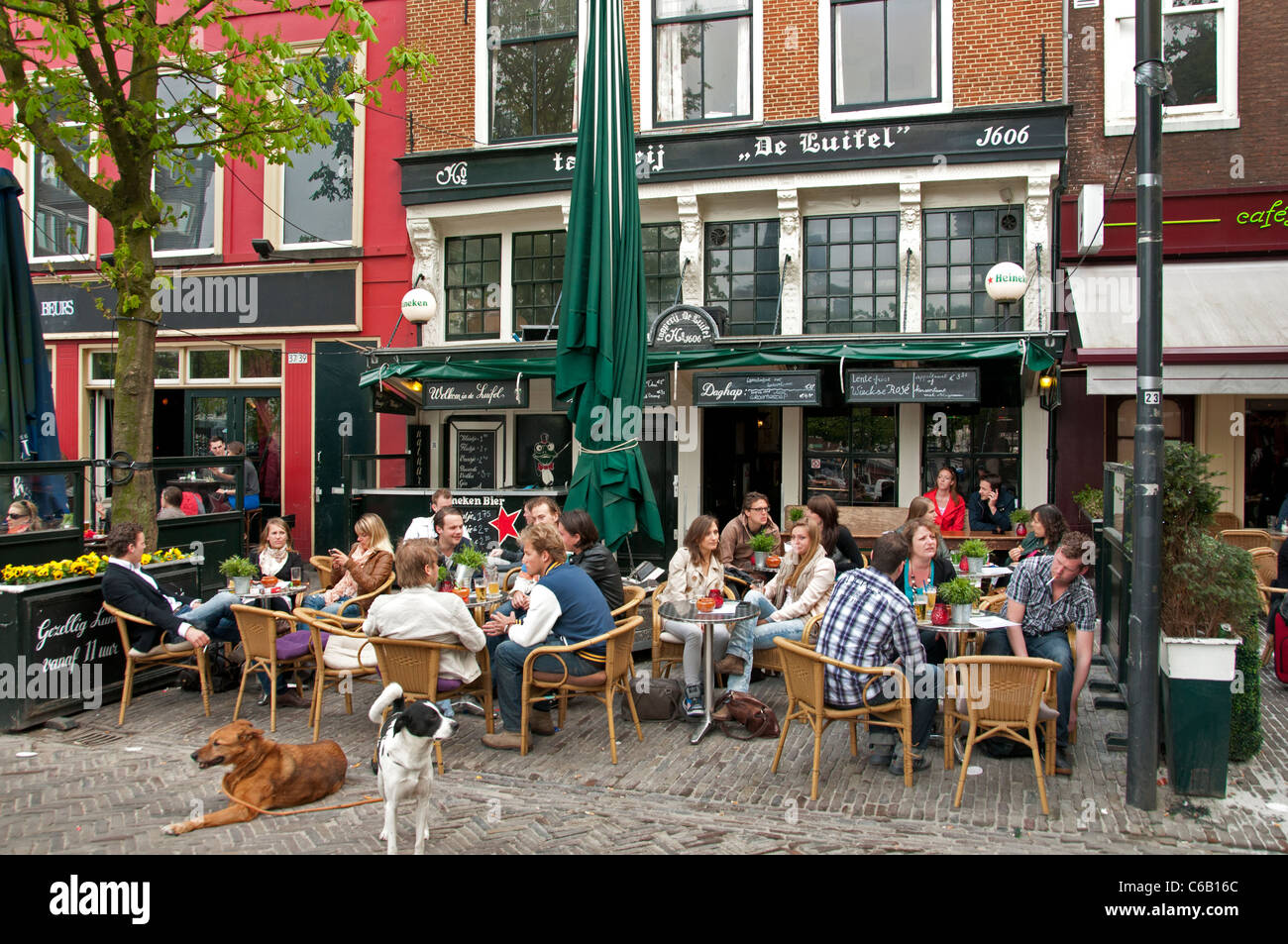 Utrecht Holanda pavimento bar pub restaurante Foto de stock