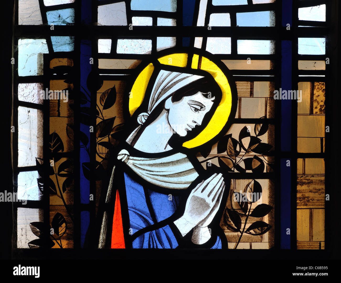 Las vidrieras en Santa María. Iglesia de San Juan Bautista, Billesdon, Leicestershire, Inglaterra, Reino Unido. Foto de stock