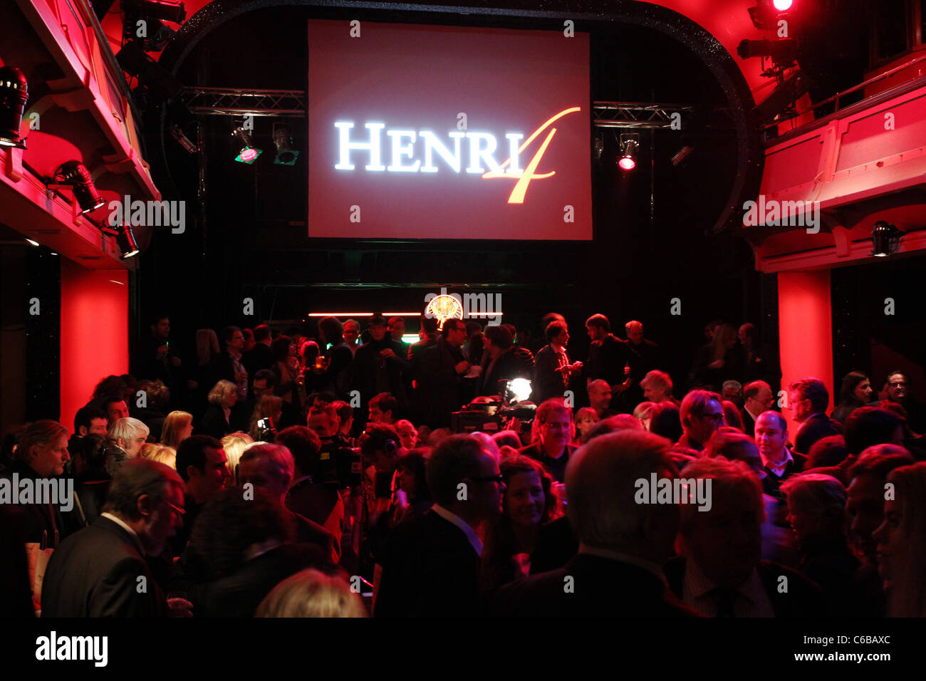 La atmósfera en la 60ª edición del Festival Internacional de Cine de Berlín (Berlinale) - '4' Henry aftershow party - Quatsch Comedy Club. Foto de stock