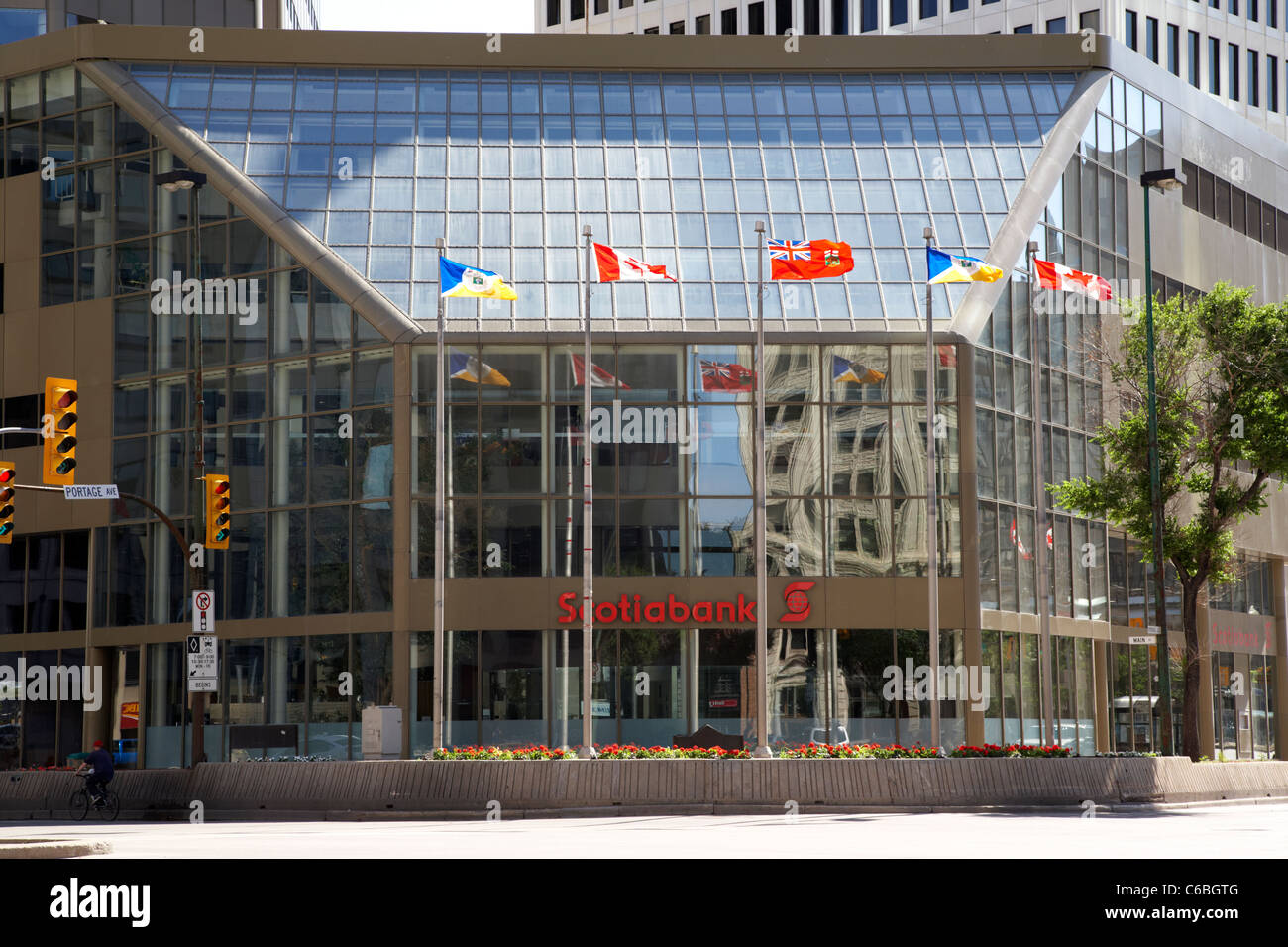 Scotiabank edificio entance en portage y principal centro de Winnipeg, Manitoba, Canadá Foto de stock