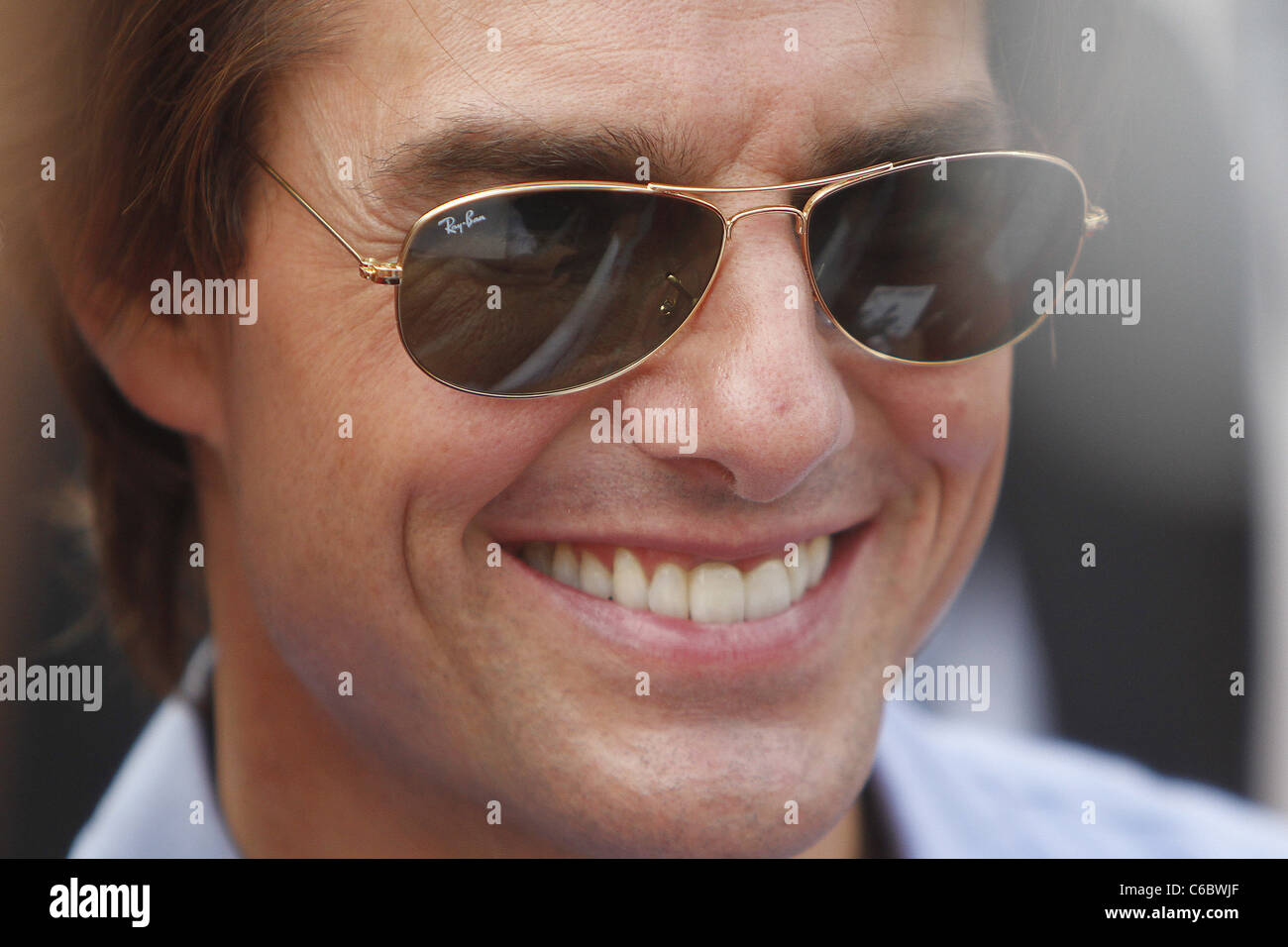Tom Cruise luciendo Ban gafas de sol el estreno de 'Knight Día de Gloria' en el cine. Munich, Alemania Fotografía stock - Alamy