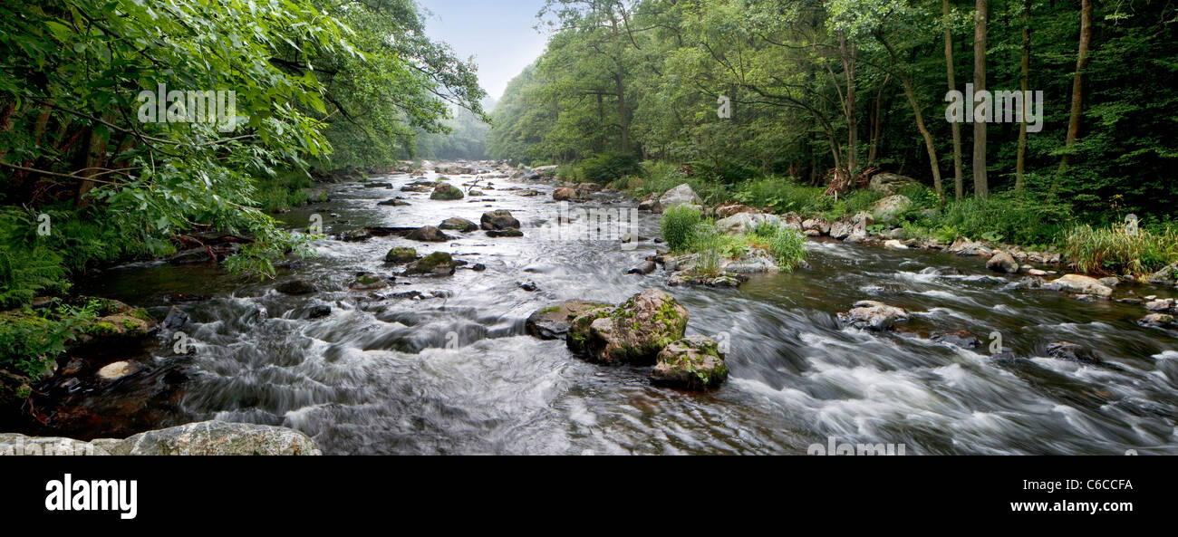 El río Amblève y el Fonds de Quarreux en Aywaille Remouchamps, en las Ardenas belgas, Bélgica Foto de stock