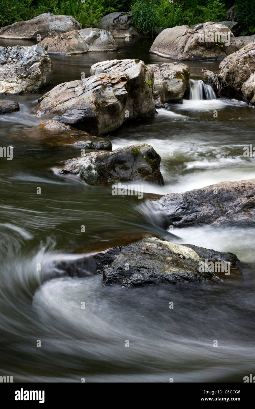 El río Amblève y el Fonds de Quarreux en Aywaille Remouchamps, en las Ardenas belgas, Bélgica Foto de stock