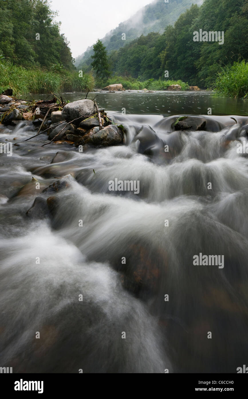 El río Amblève y el Fonds de Quarreux en Aywaille Remouchamps, en las Ardenas belgas, Bélgica Foto de stock