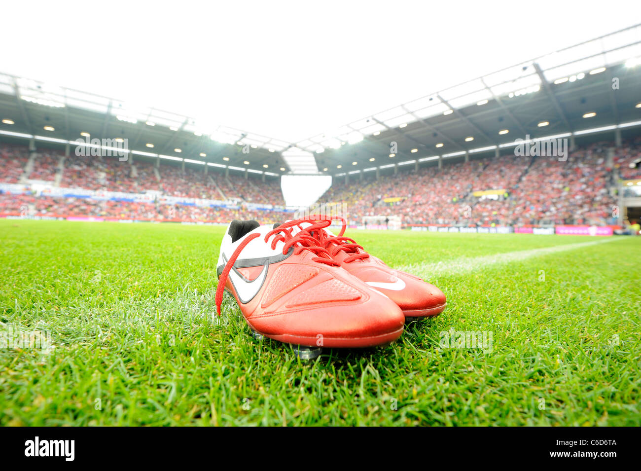 Nike blancas raya roja cheap