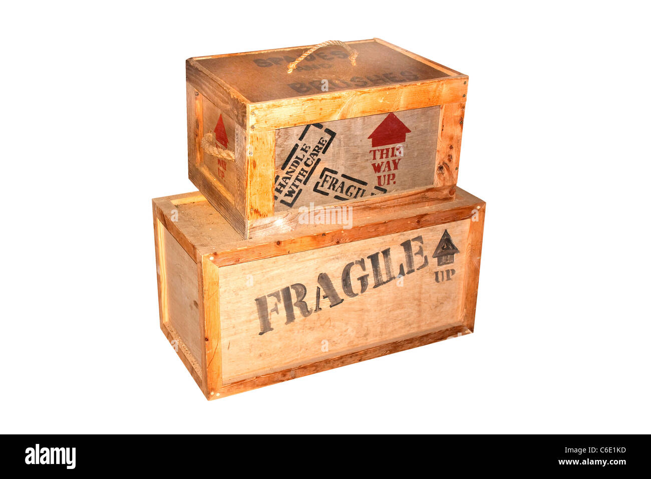 Casos de embalaje frágil de madera con letras sobre Foto de stock