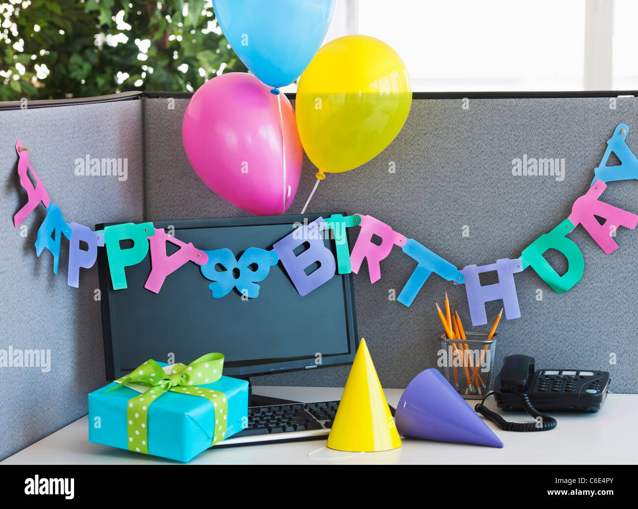 Decoracion cumple en oficina  Decoraciones de cumpleaños de oficina, Cumpleaños  de oficina, Ideas de decoración de cumpleaños