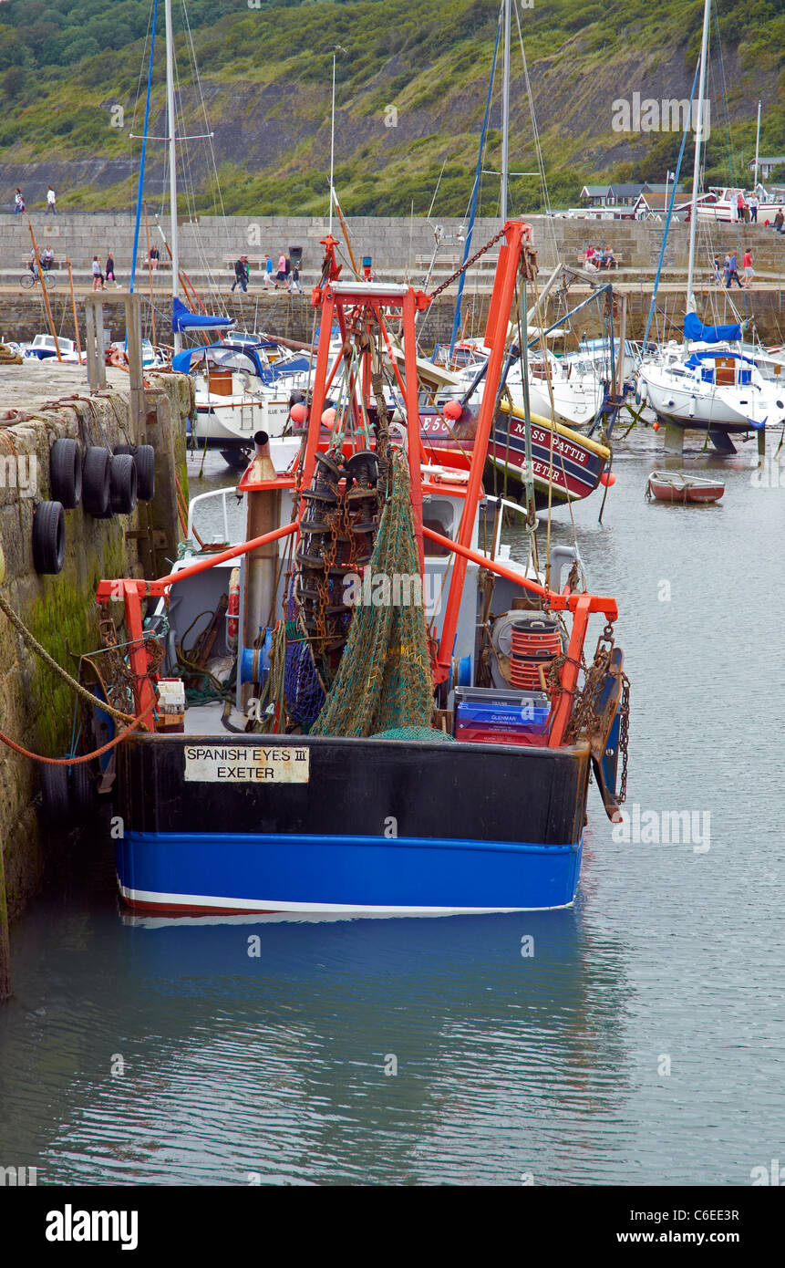El puerto en Lyme Regis, Dorset, Inglaterra durante la marea baja. Foto de stock
