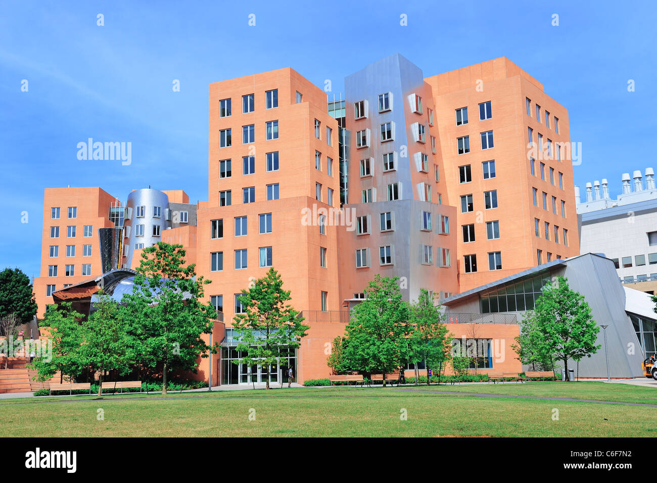 Edificio de oficinas en el campus del Instituto de Tecnología de Massachusetts en Boston. Foto de stock