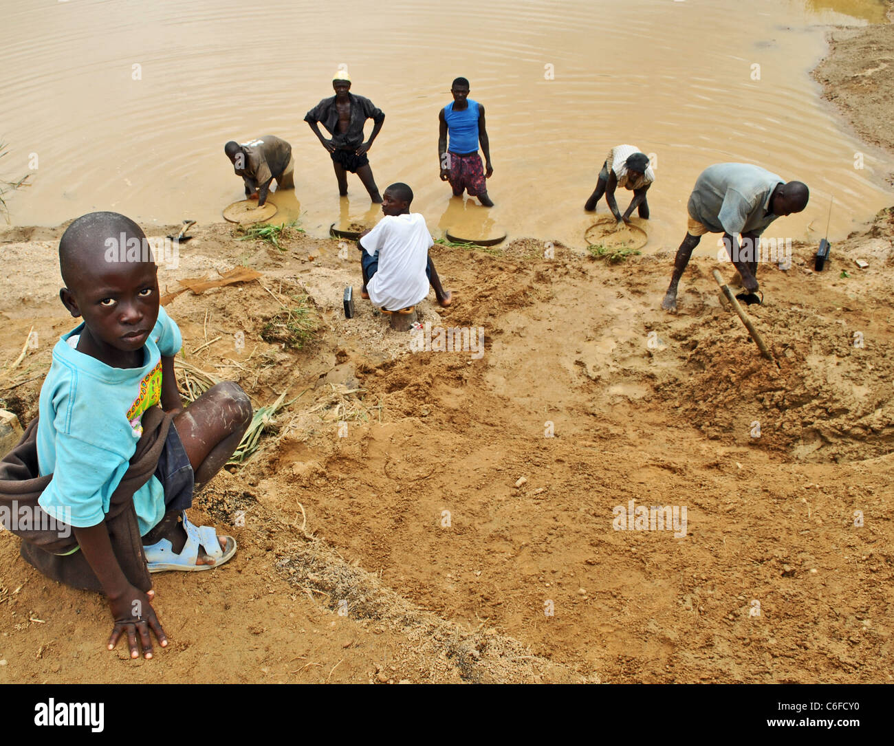 La extracción de diamantes, Kono, Sierra Leona Fotografía de stock - Alamy
