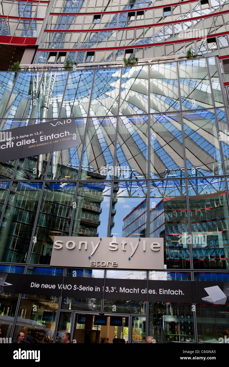 Tienda Sony Center, en Potsdamer Platz Berln, Alemania Foto de stock