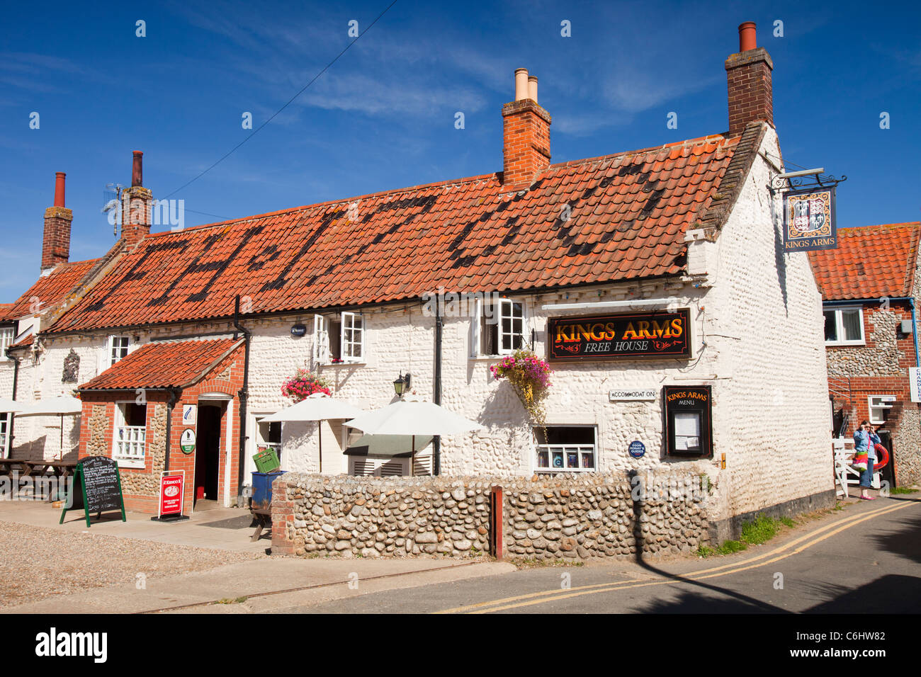 Un viejo pub de Blakeney, Norfolk, Reino Unido. Foto de stock