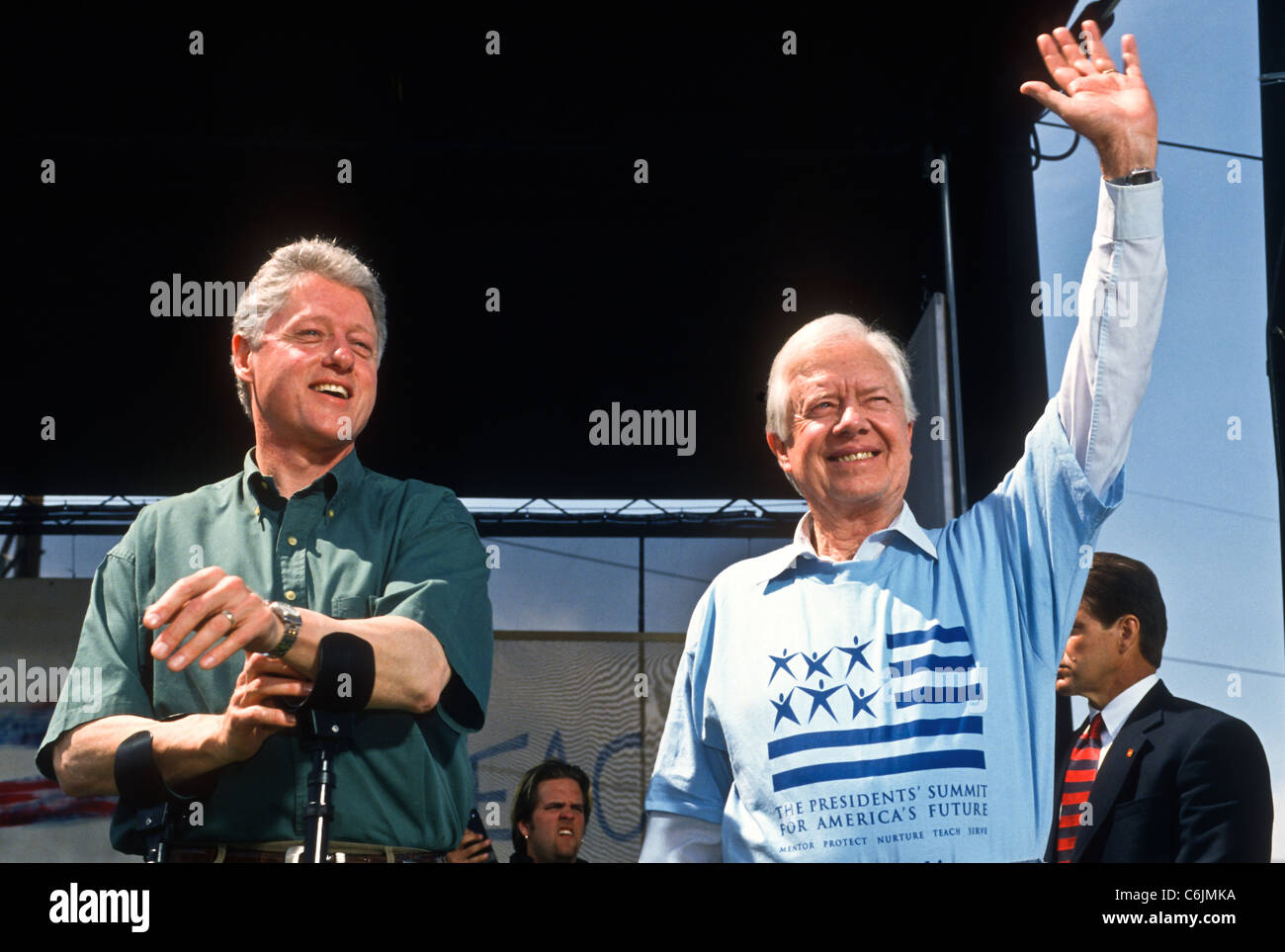 Los Presidentes Bill Clinton y Jimmy Carter, en la Cumbre de Presidentes para el futuro de los Estados Unidos en Philadelphia, PA. Foto de stock