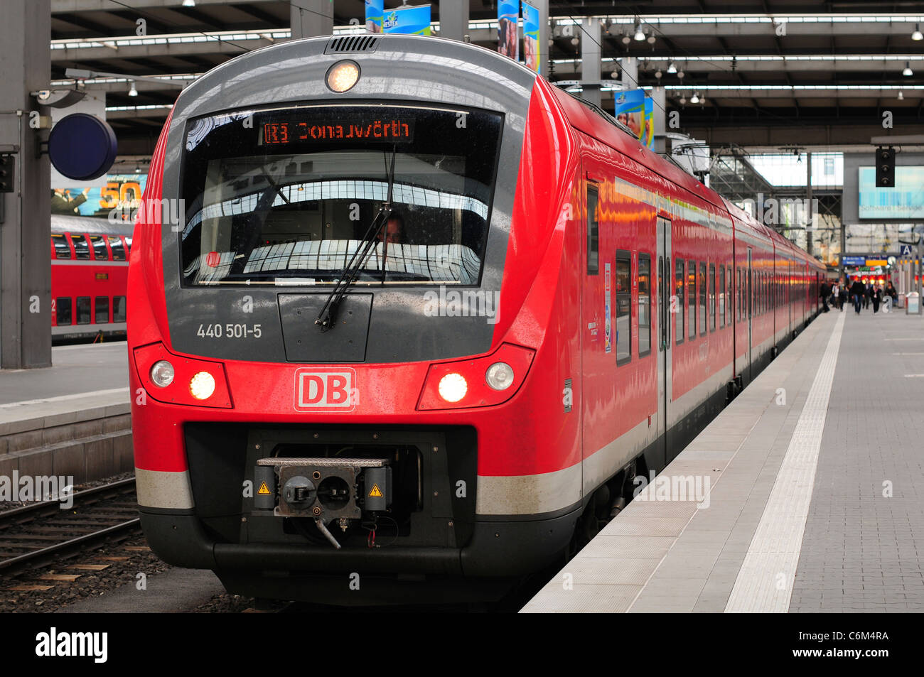 Deutsche Bahn en München Hauptbahnhof, la estación de Munich, Alemania Foto de stock