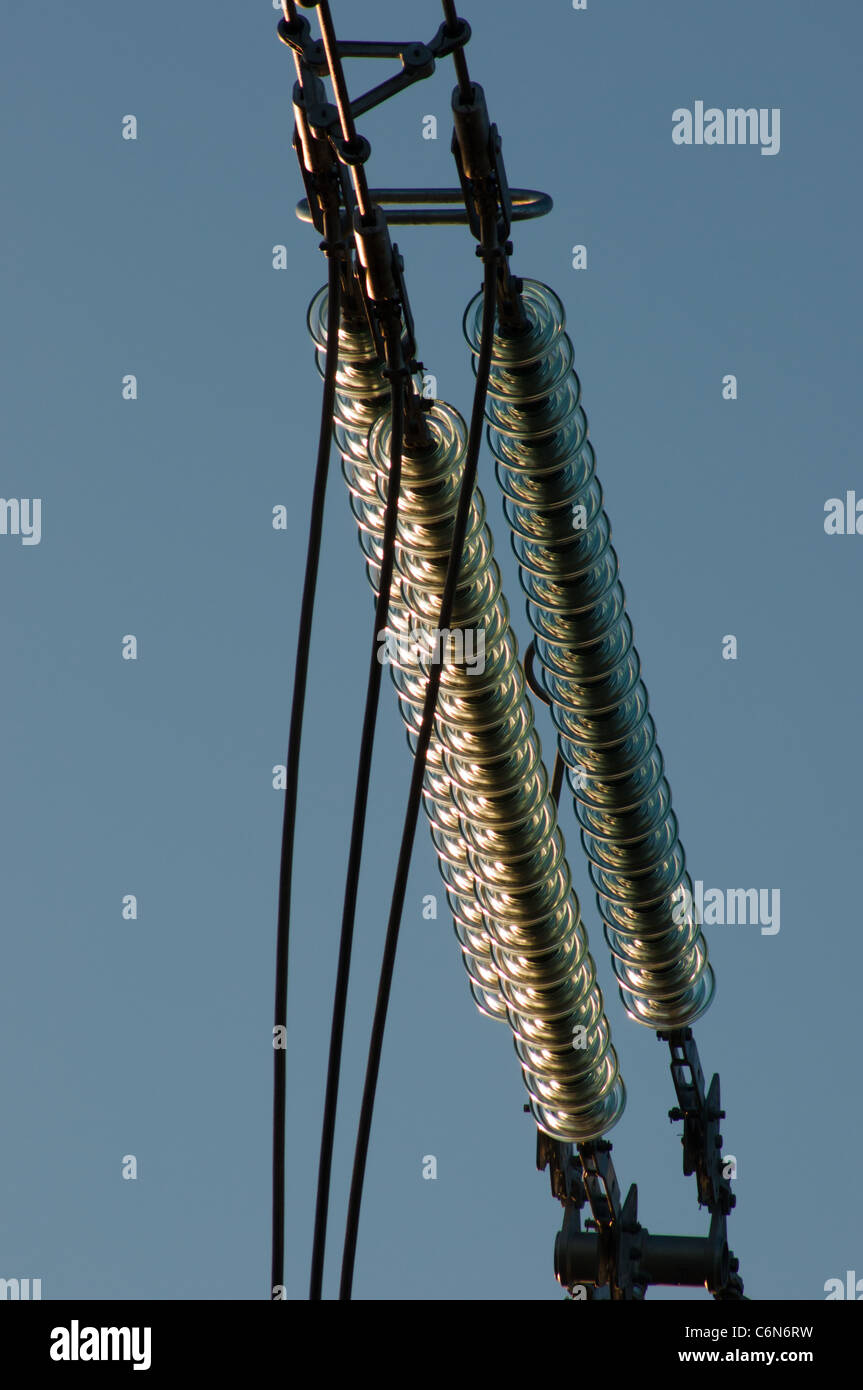 Insulator power lines pylons fotografías e imágenes de alta resolución -  Alamy