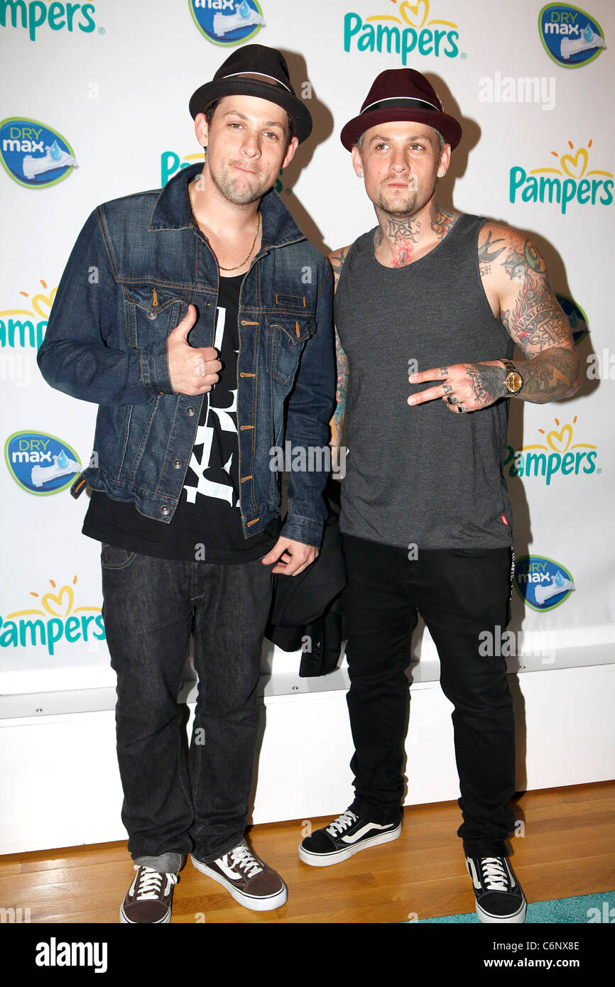Joel Madden y su hermano Benji Madden de Good Charlotte mima 