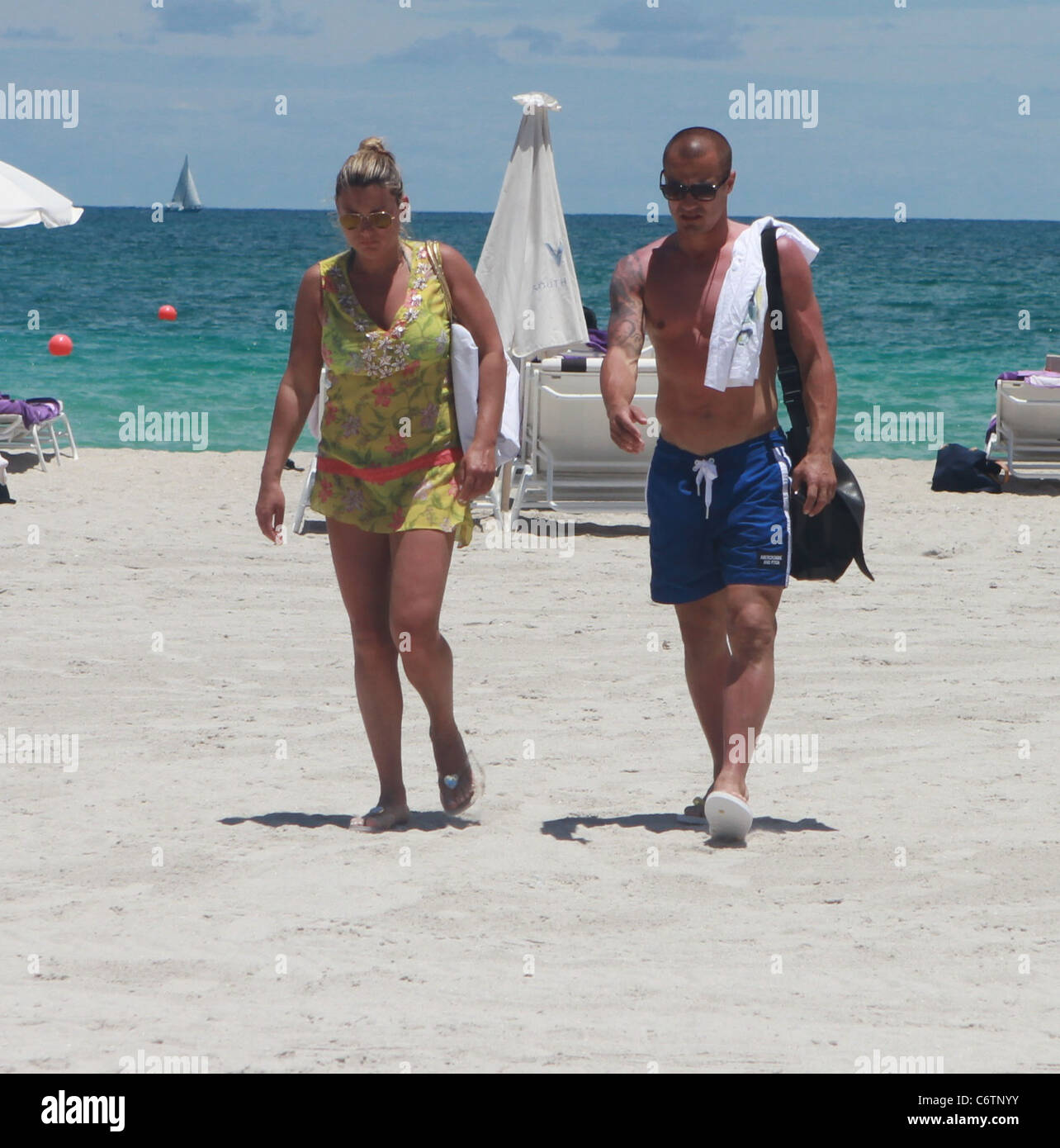 Fabio Cannavaro y su esposa Daniela Cannavaro el jugador de fútbol italiano disfrutando del sol Fabio Cannavaro y su esposa Daniela Cannavaro el jugador de fútbol italiano disfrutando del sol