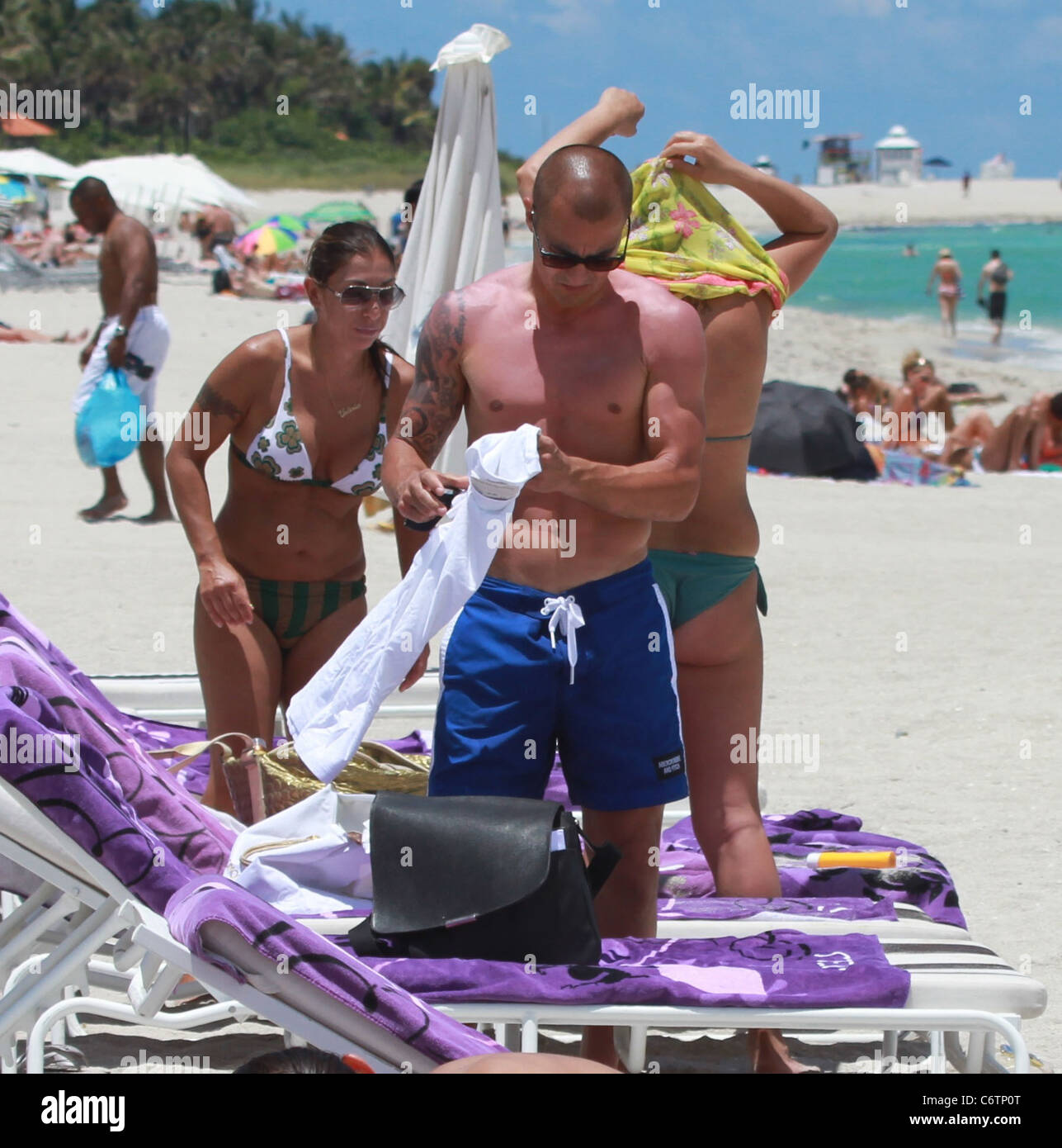 Fabio Cannavaro y su esposa Daniela Cannavaro el jugador de fútbol italiano disfrutando del sol Fabio Cannavaro y su esposa Daniela Cannavaro el jugador de fútbol italiano disfrutando del sol