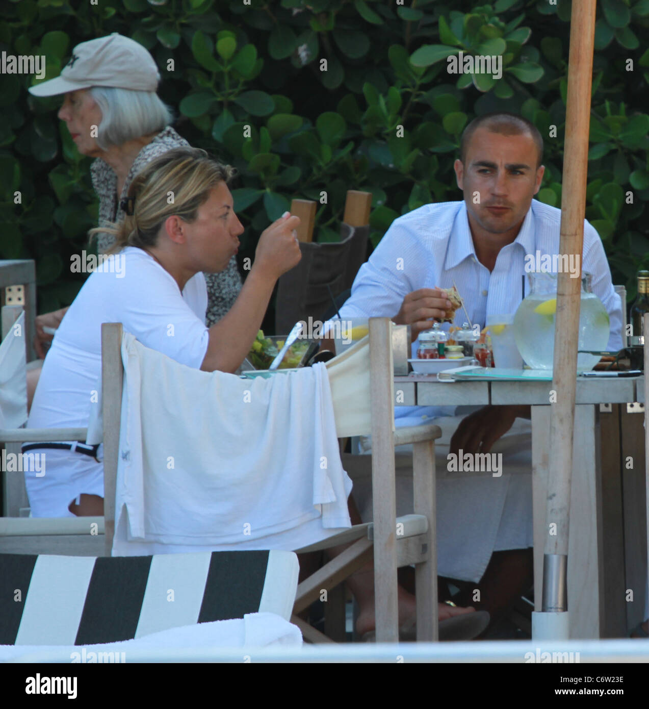 Fabio Cannavaro y su esposa Daniela Cannavaro en su hotel mientras toma unas cortas vacaciones Fabio Cannavaro y su esposa Daniela Cannavaro en su hotel mientras toma unas cortas vacaciones