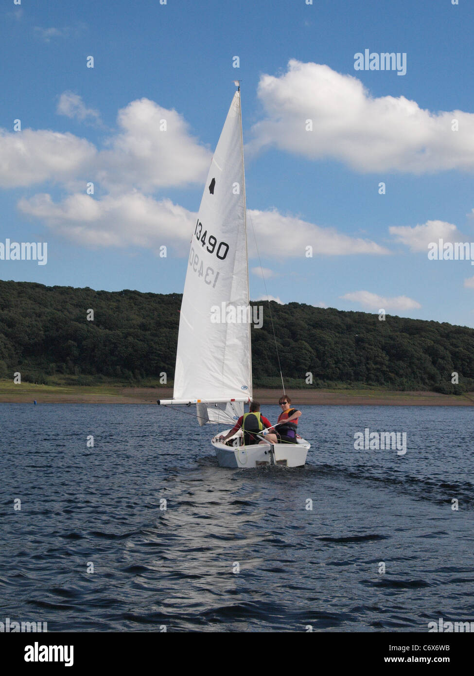 GP14 bote de vela en el lago Wimbleball. Somerset. UK Foto de stock