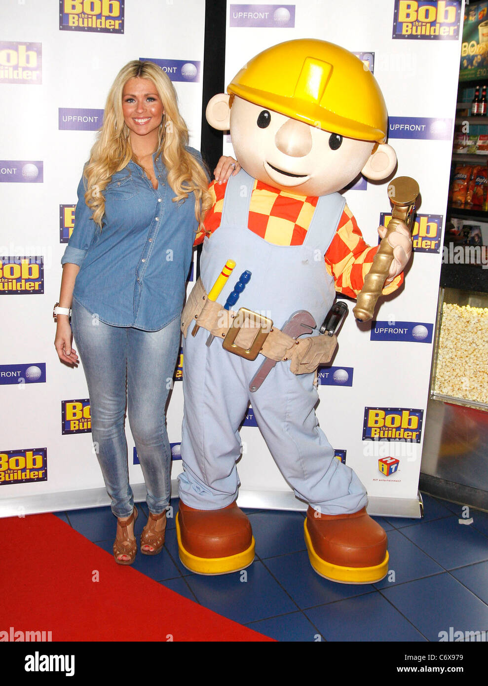 Nicola McLean el estreno de 'Bob el Constructor: La Leyenda del martillo de  Oro' en la Vue Leicester Square - Llegadas de Londres Fotografía de stock -  Alamy