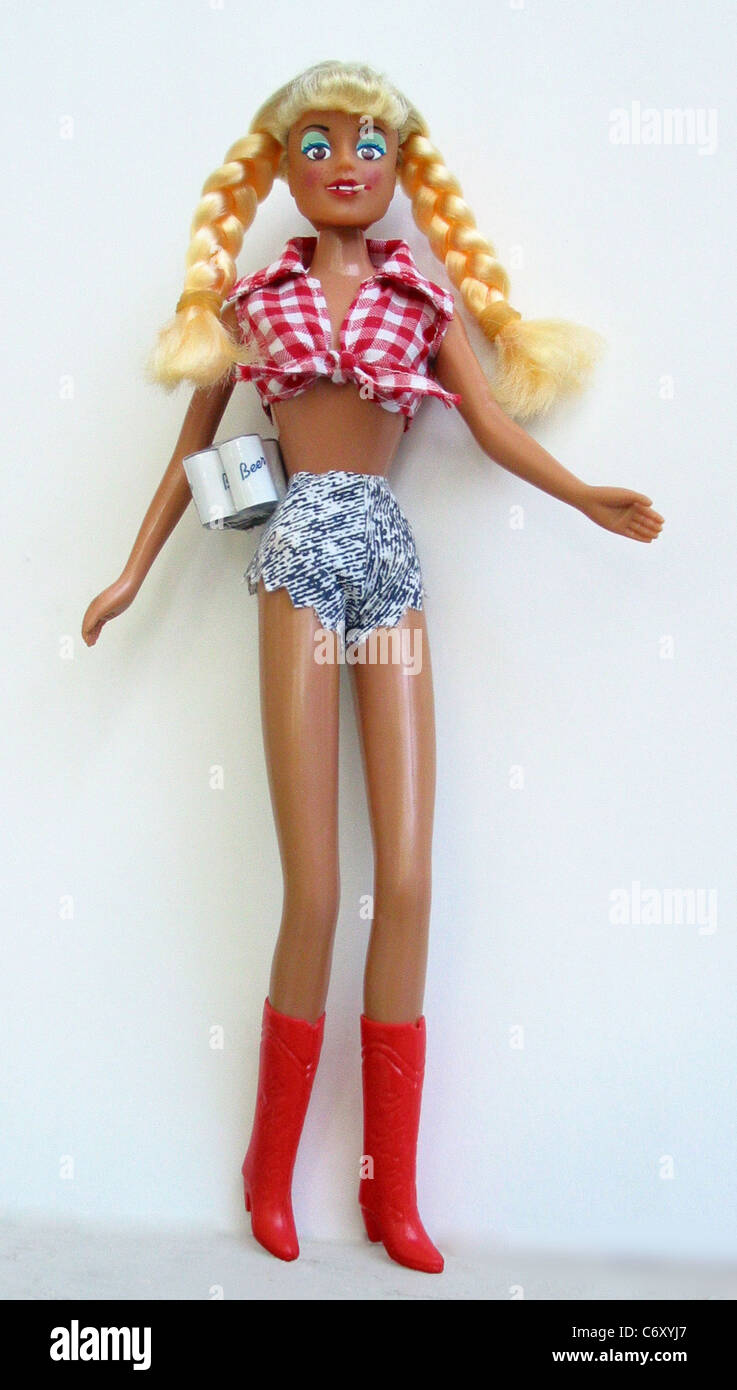 Juguetes trash olvidar Barbie y Ken, Britney y Earl va a constituirse en  toda la rabia entre los coleccionistas de muñecas - gracias a un nuevo  Fotografía de stock - Alamy