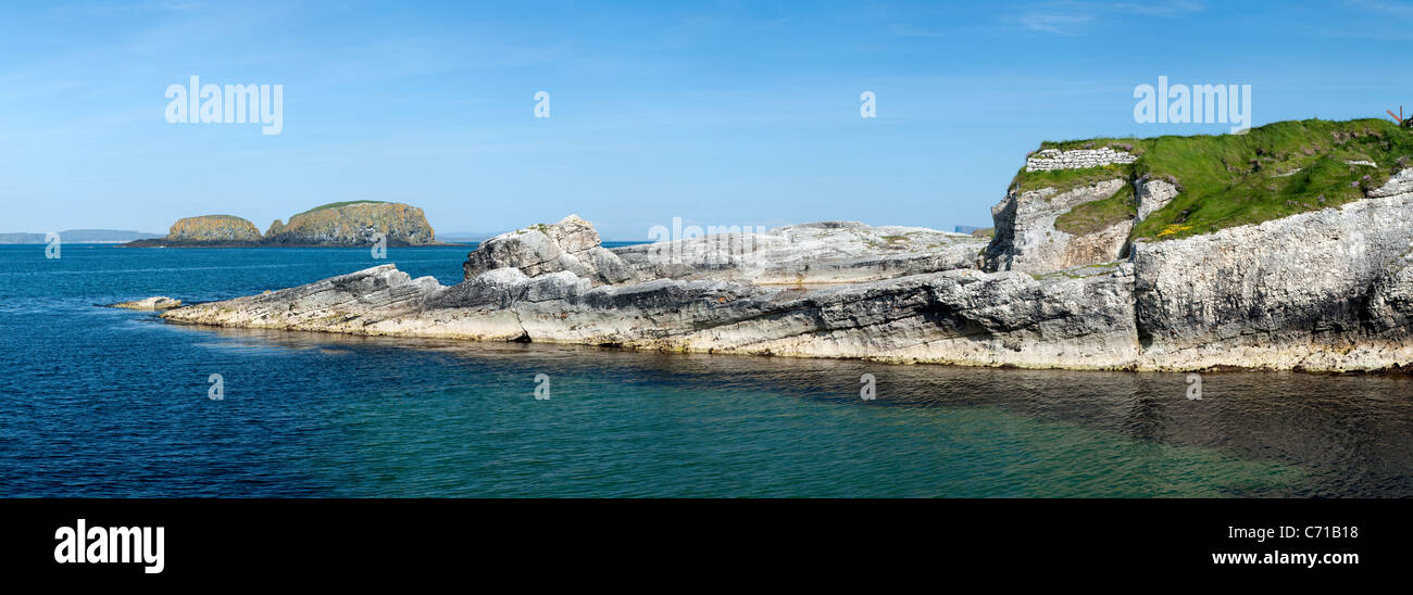 Ballintoy Harbour. Foto de stock