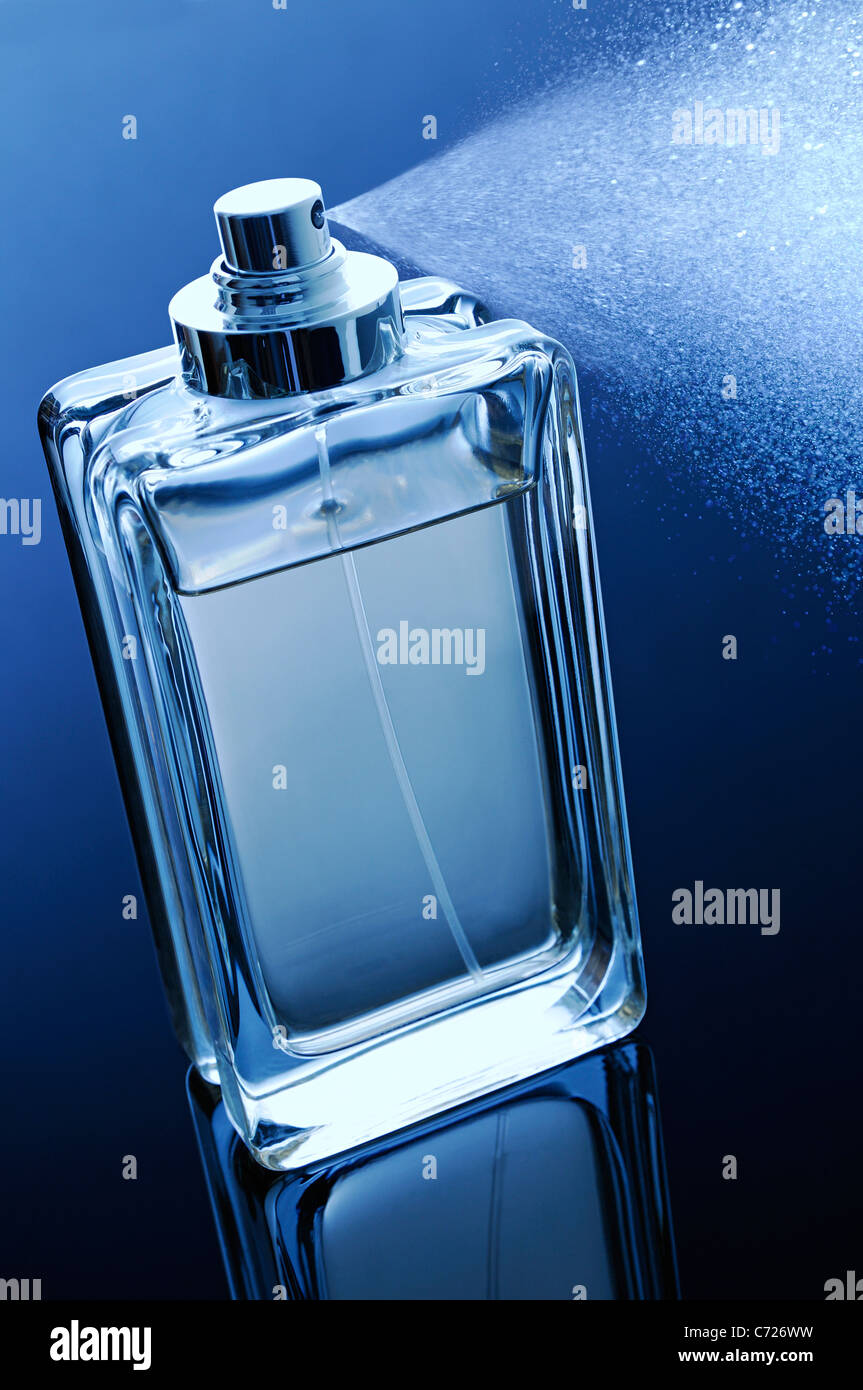 Spray de perfume fotografías e imágenes de alta resolución - Alamy