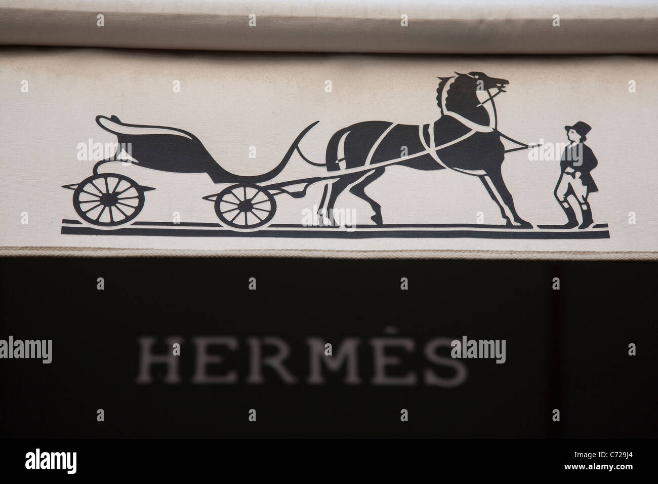 Logotipo de la marca Hermes en Shop en Marsella, Francia Foto de stock