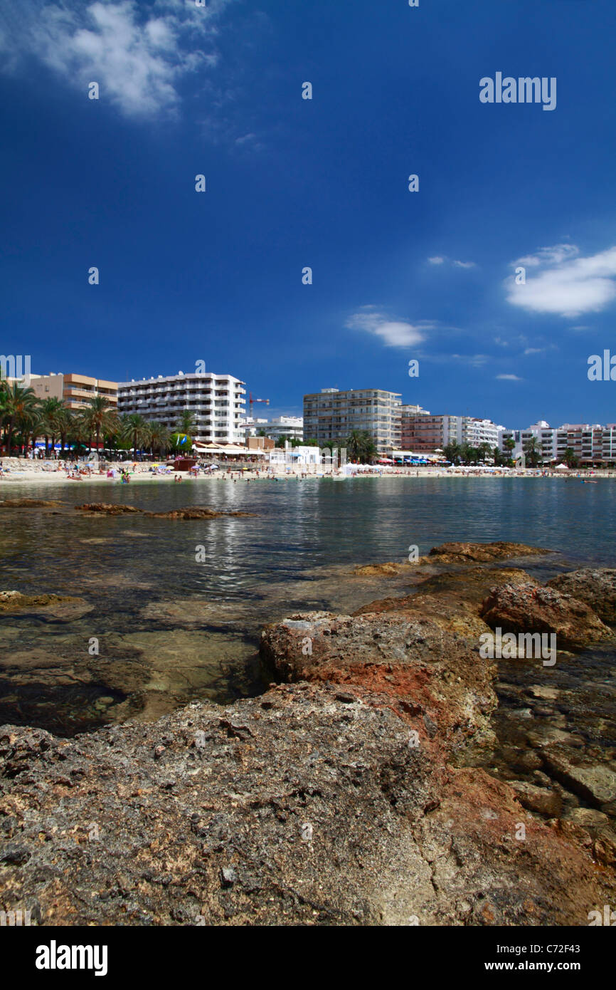 Vista general de la playa de Santa Eulalia, Ibiza Foto de stock