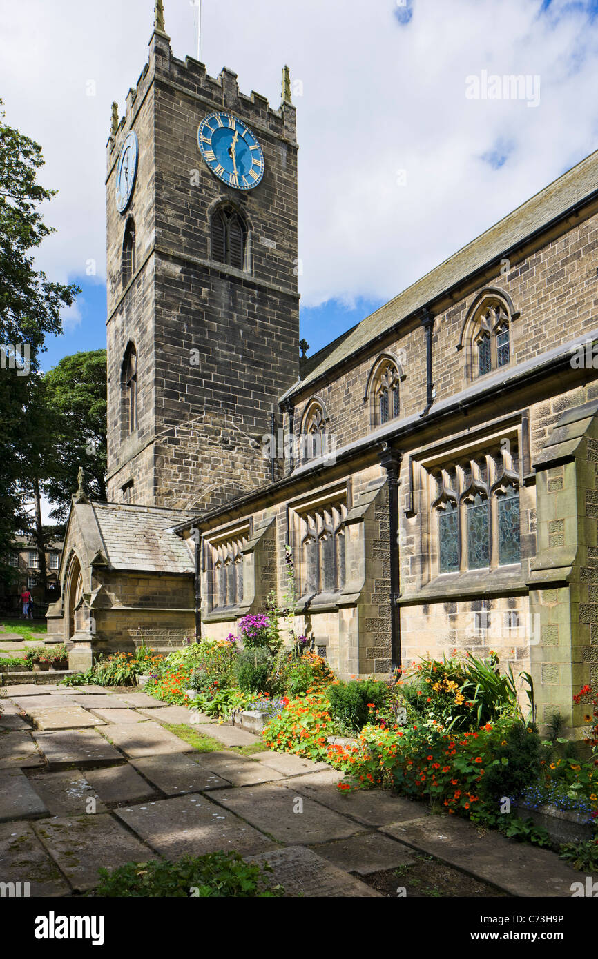 Haworth, iglesia parroquial, mirando hacia el Bronte Museo casa rectoral, Haworth, West Yorkshire, Inglaterra, Reino Unido. Foto de stock