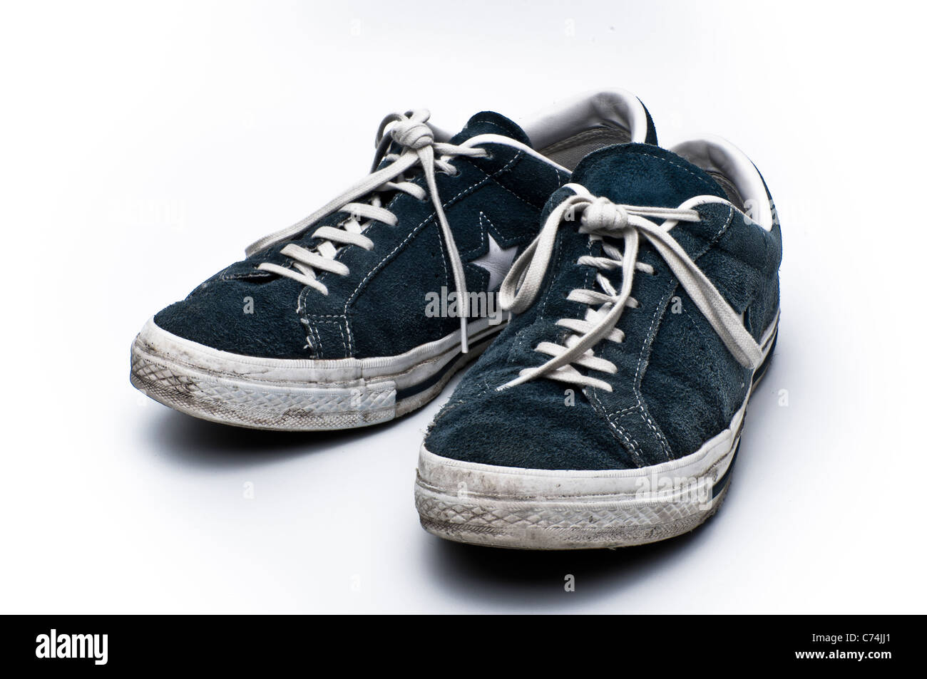 Converse gamuza azul zapatillas de una estrella Fotografía de stock - Alamy