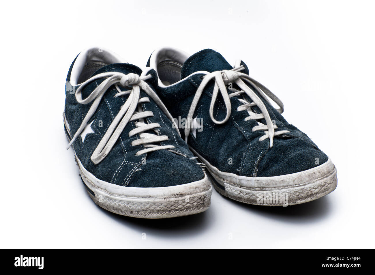 Converse gamuza azul zapatillas de una estrella Fotografía de stock - Alamy