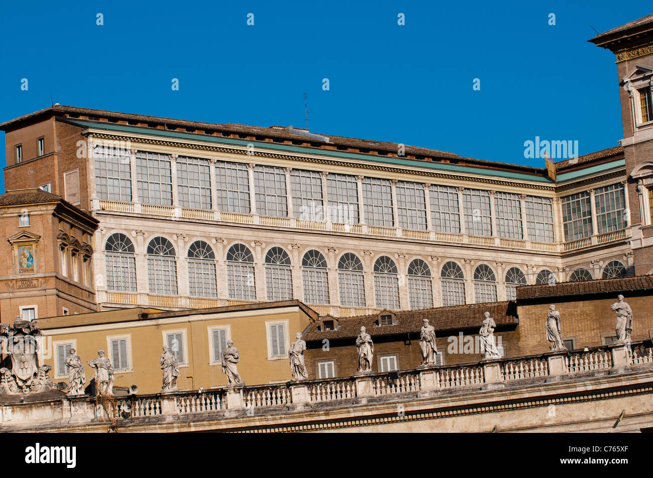 El Palacio Apostólico, residencia del Papa, la Ciudad del Vaticano Foto de stock