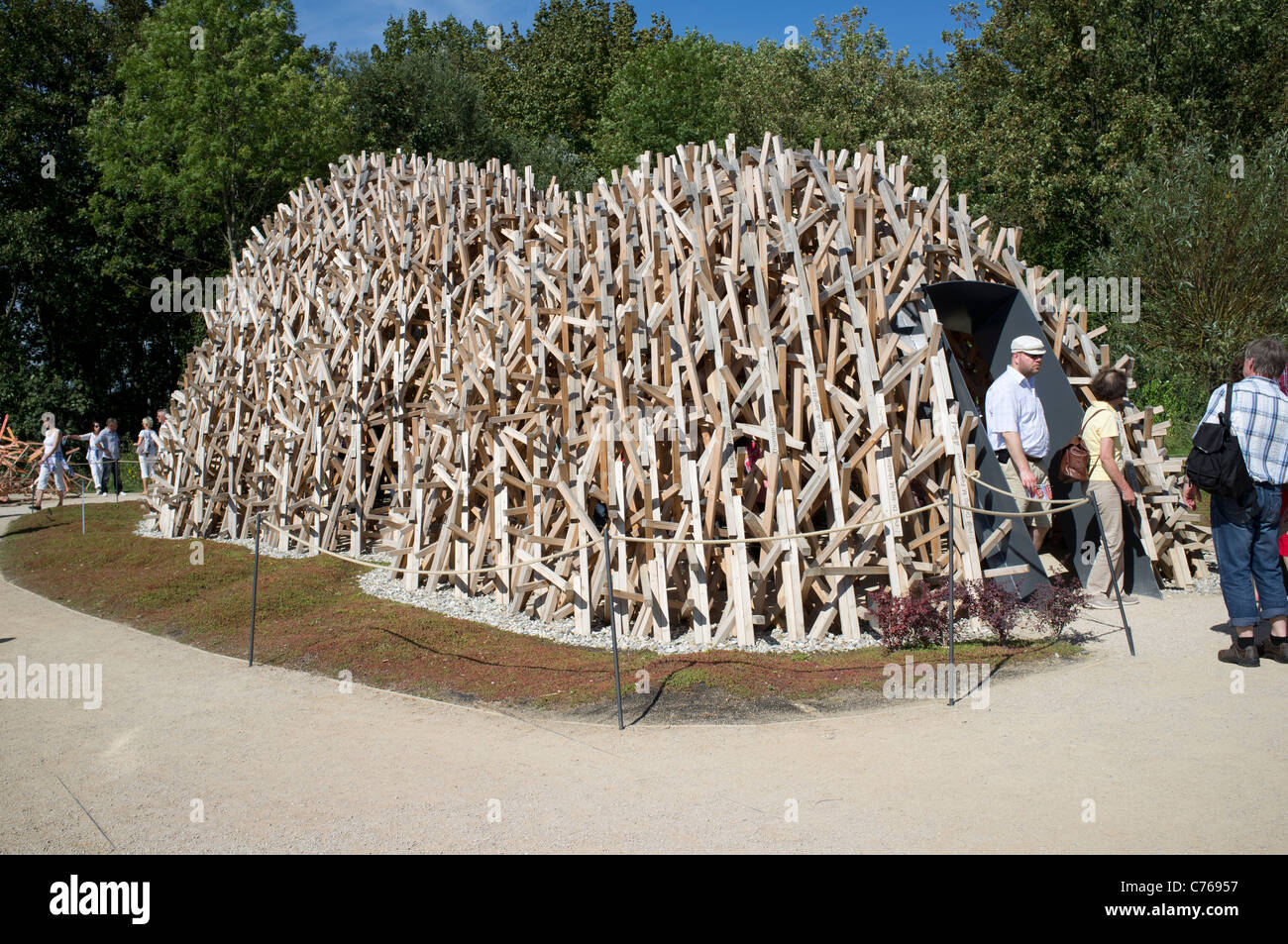 Exposición especial de estructura de madera en la diversidad de la vida, mostrar a nivel federal Horticultural Show o BUGA Koblenz Alemania Foto de stock
