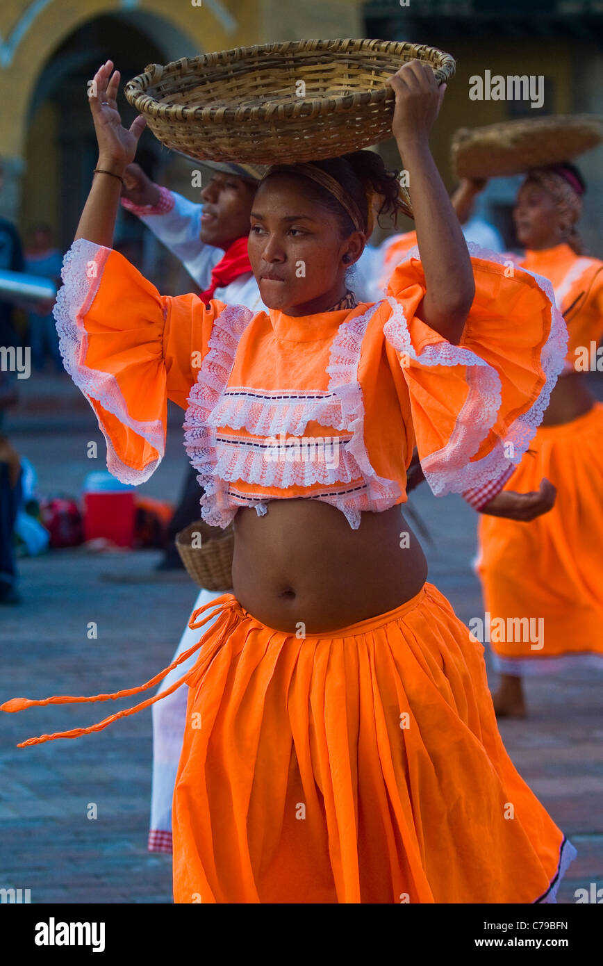 Bailes tradicionales en cartagena fotografías e imágenes de alta
