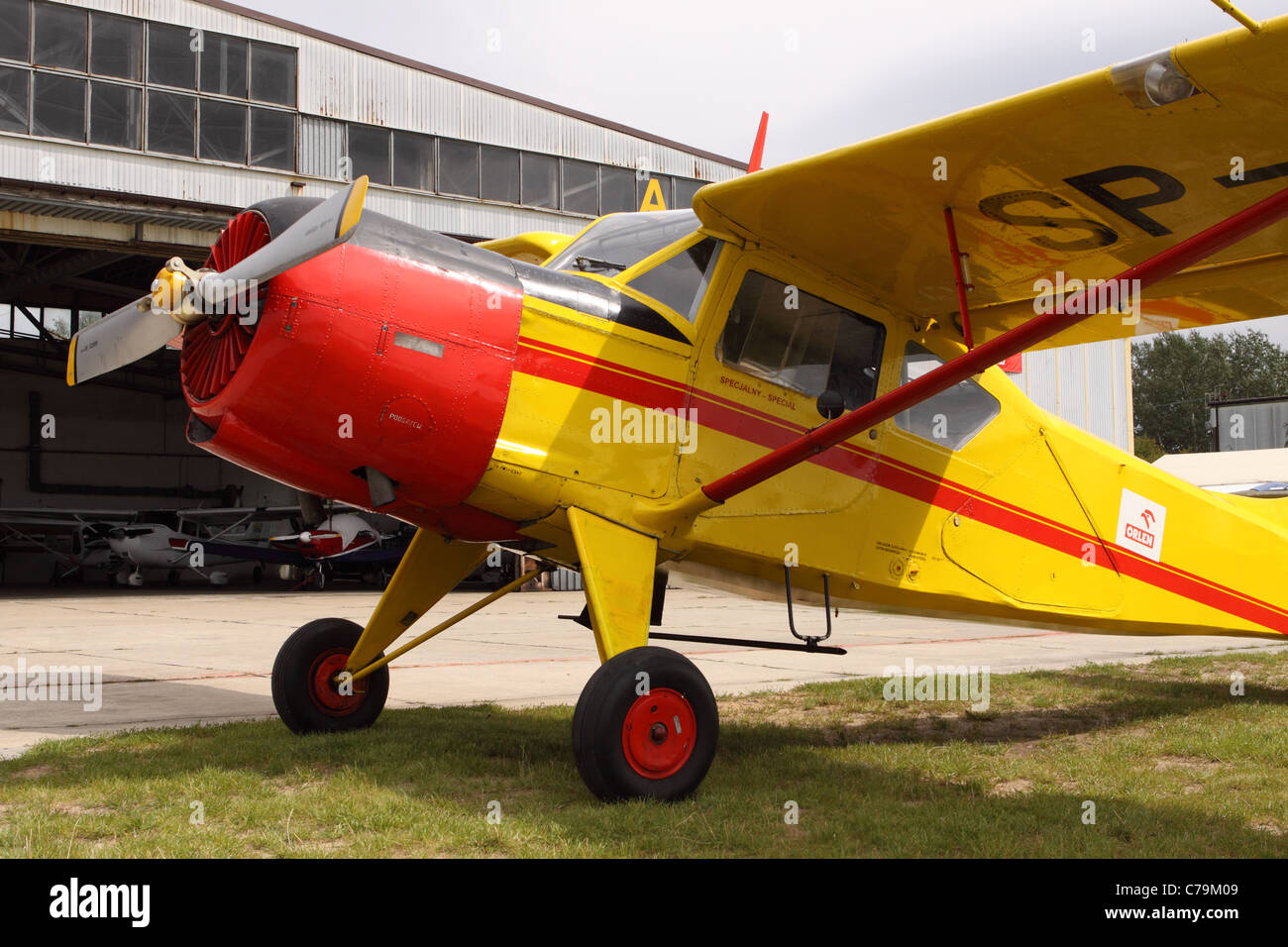 Maqueta avión hechas de madera de balsa y alimentado por baterías  Fotografía de stock - Alamy
