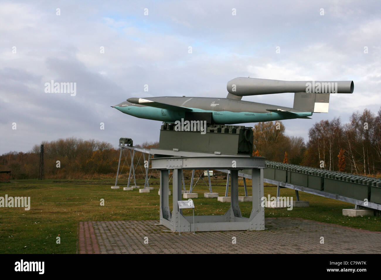 La Segunda Guerra Mundial volando cohete V2 en exhibición en el Museo de  Peenemunde, Alemania Fotografía de stock - Alamy