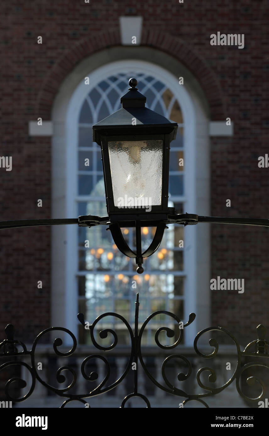 Detalle de la lámpara. Residencial Pierson college de la Universidad de Yale. New Haven, CT. Foto de stock