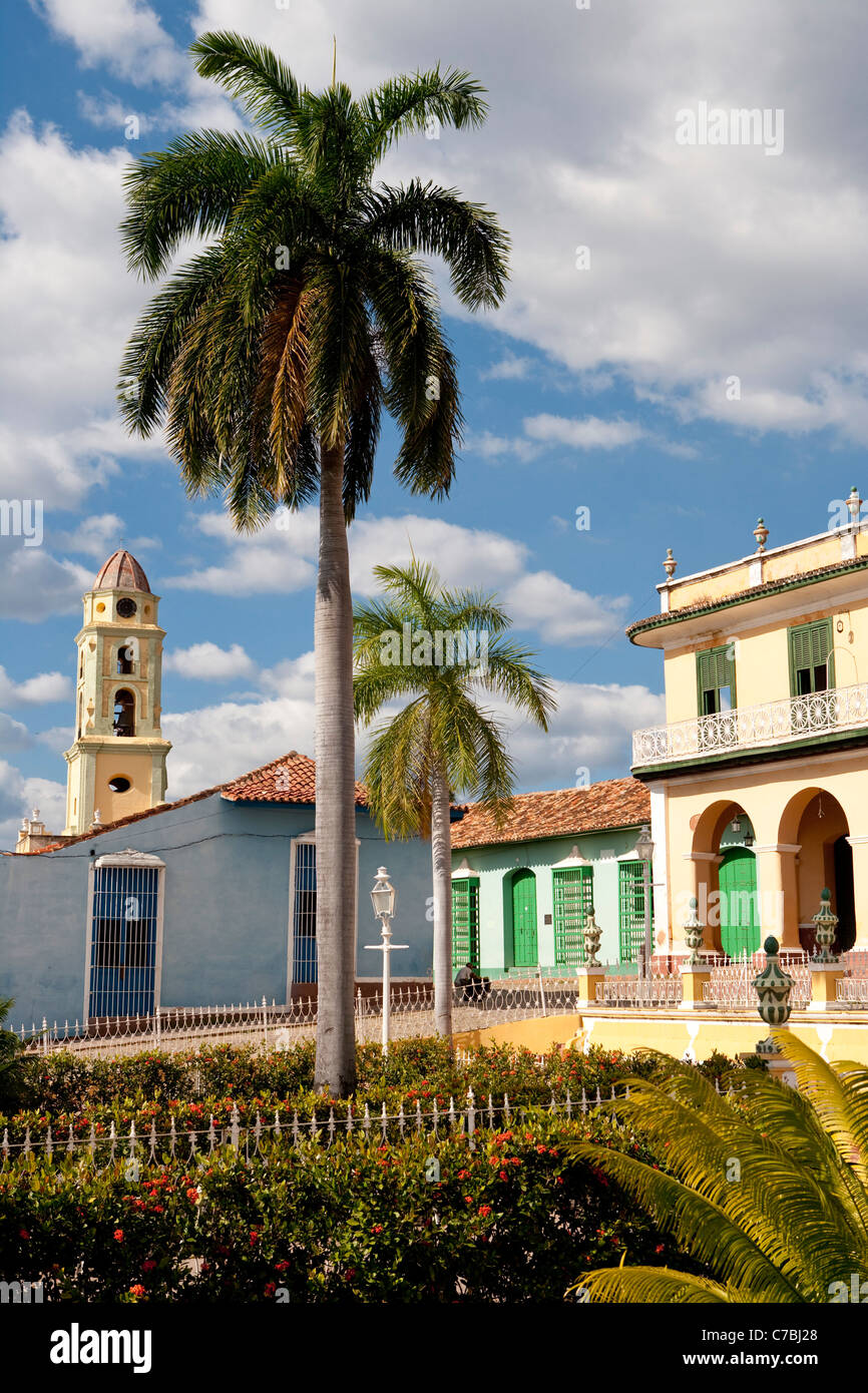 La Plaza Mayor en el casco antiguo de la ciudad de Trinidad, Sancti Spíritus, Cuba Foto de stock
