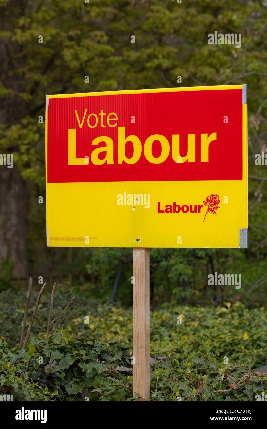 Póster de promoción electoral por partido político de mano de obra. 2011. Norwich, Norfolk. Foto de stock