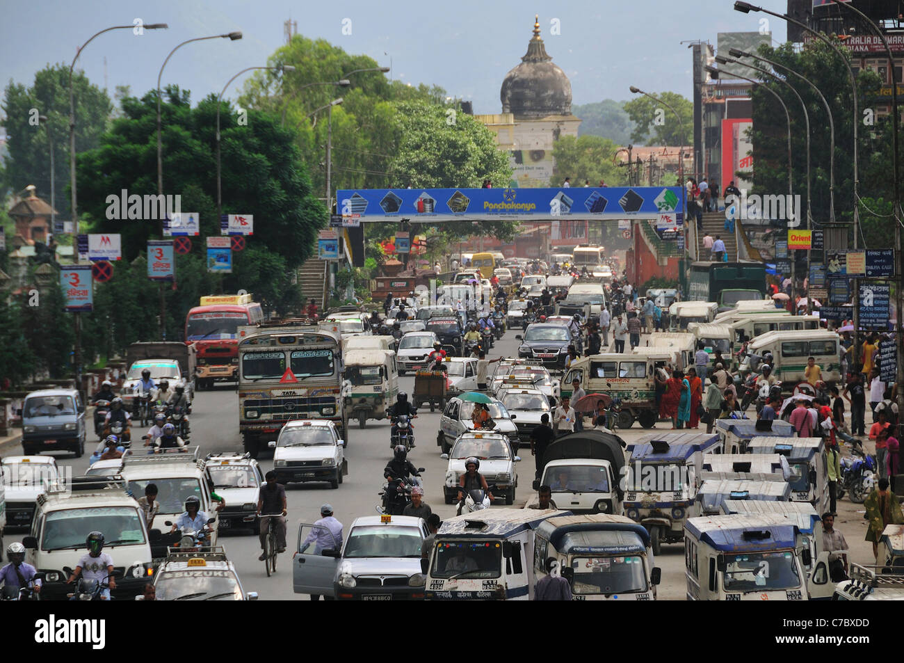 Tráfico pesado Kantipath road Foto de stock
