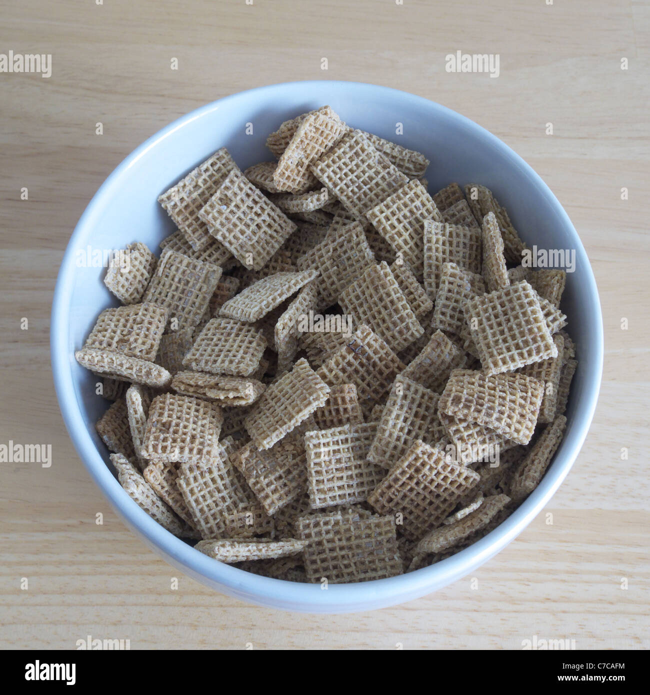 Un plato o tazón de cereales de desayuno Shreddies Foto de stock
