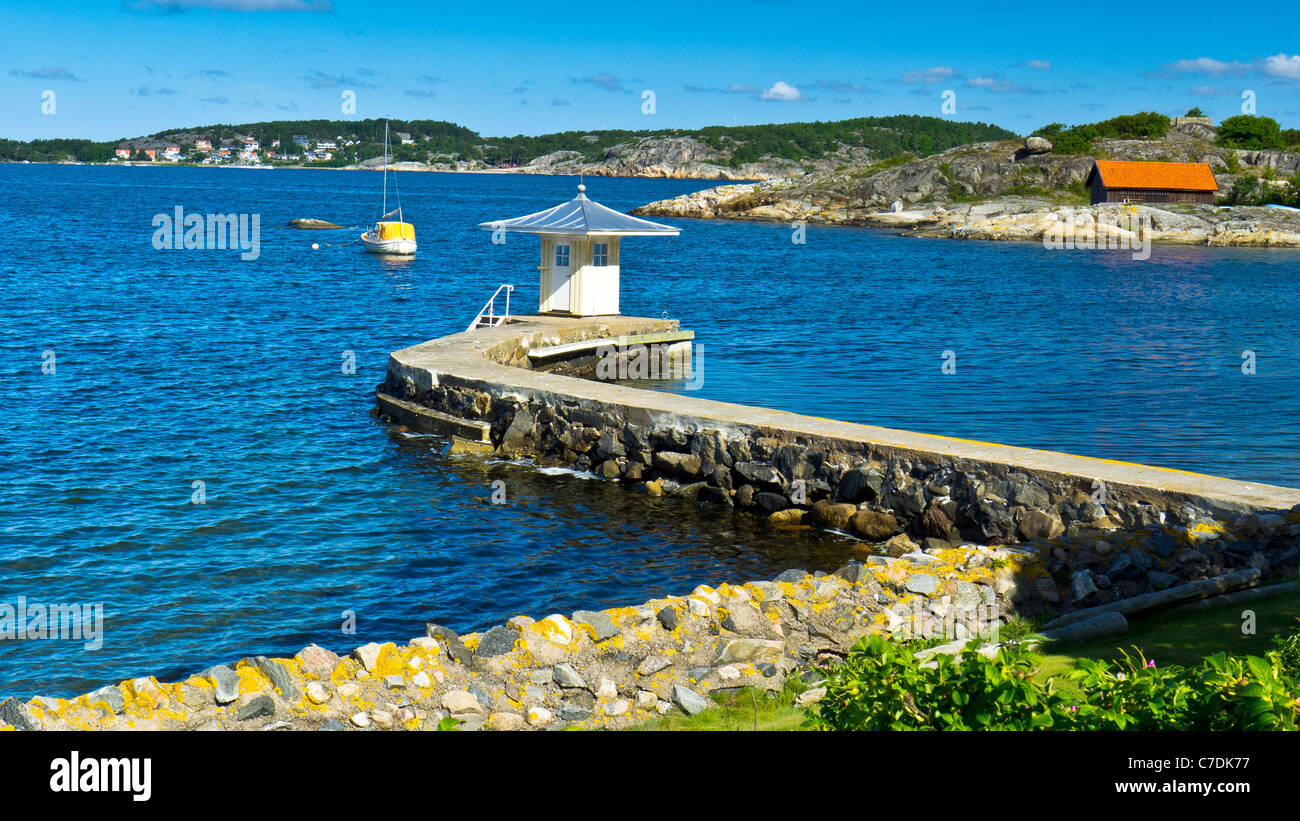 La costa al sur de Gotemburgo o Goteborg en la región de Bohuslän Suecia Foto de stock