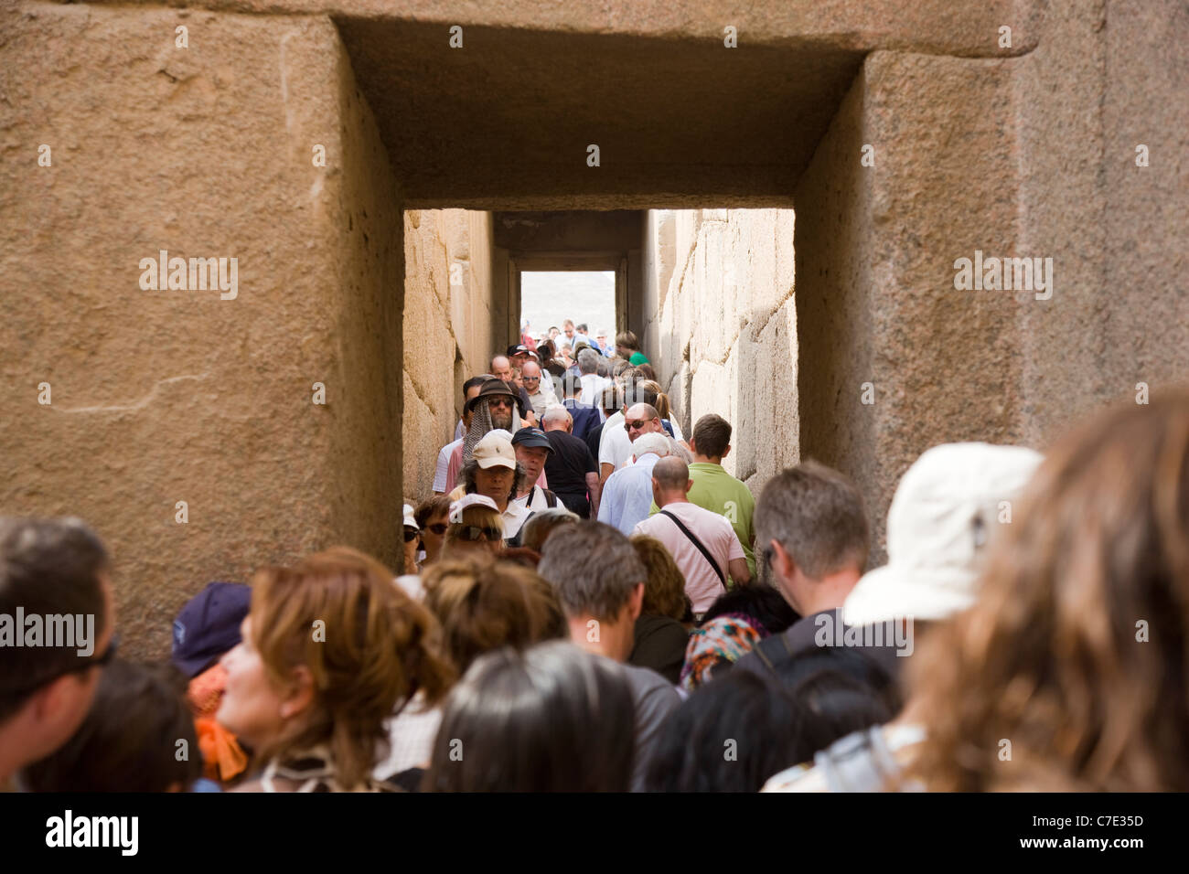 Grandes multitudes de turistas, de esta manera a la Esfinge! Foto de stock