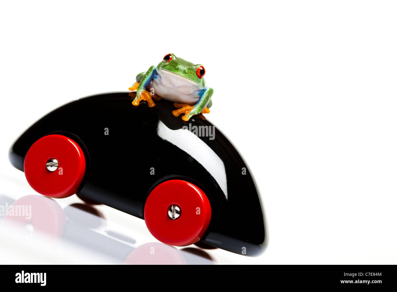 Coche de juguete y Crazy Frog Fotografía de stock - Alamy