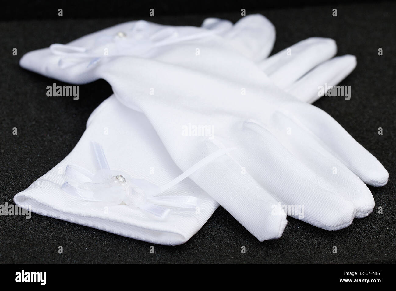 Guantes blancos de algodón Fotografía de stock - Alamy