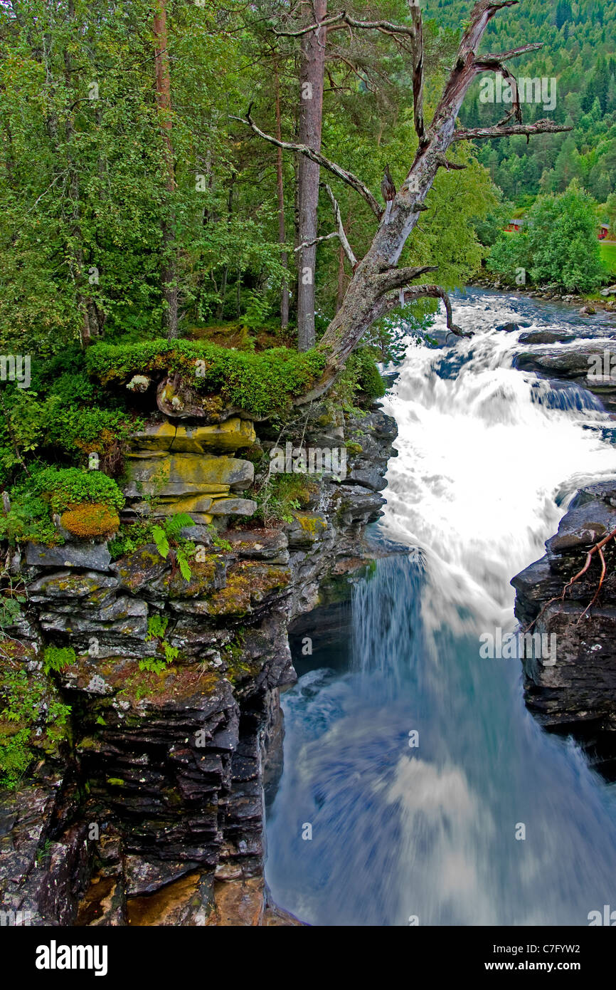 Entre Valldalen Gudbrandsjuvet Gorge y Trollstigen noruega en la popular ruta turística Foto de stock
