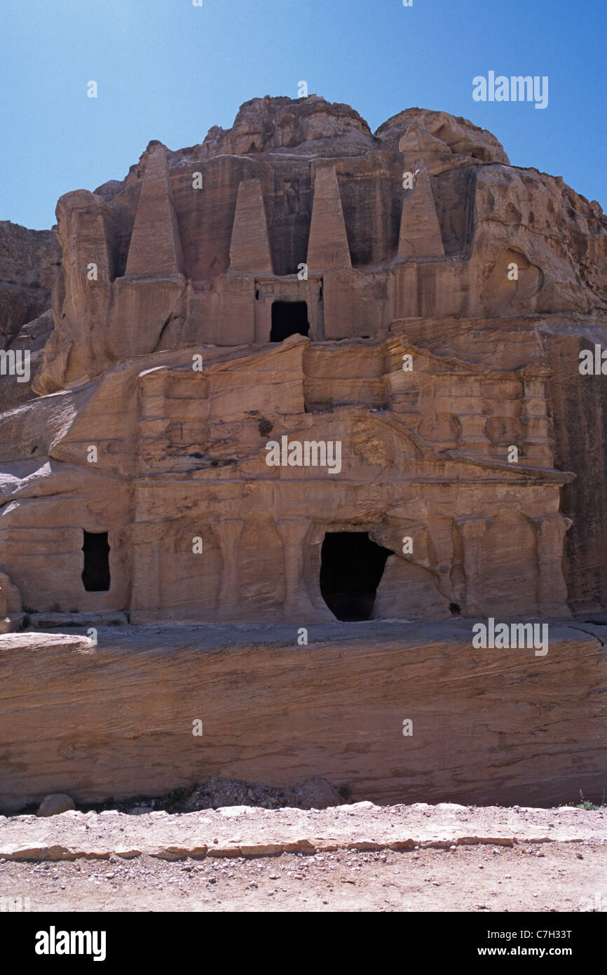 Oriente Medio, Jordania, Petra, Vista exterior del obelisco tumba Foto de stock