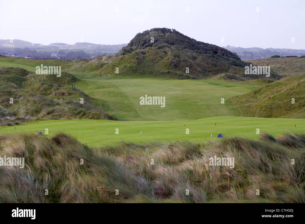Fairway dunas y tee links golf course irlandés en castlerock IRLANDA DEL NORTE Foto de stock